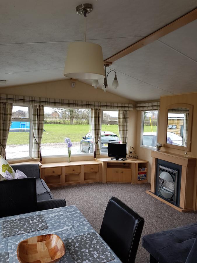 Pitch & Canvas - Self Catering At Broad Oak Farm Hotel Tattenhall Luaran gambar